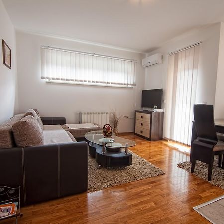 Sisarka Apartmani ซลาตีบอร์ ภายนอก รูปภาพ
